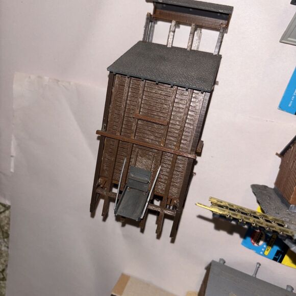 Model Train HO Bldgs Water Tower A Lot Of Track Transformer Small Accents As Is - Picture 6 of 16